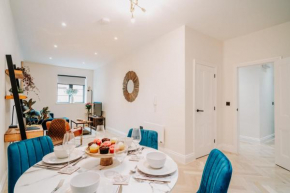 Stylish Historic City Pad, Families Contractors, WiFi